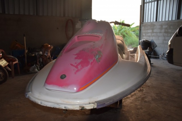 ขายเจ็ทสกีแบบนั่ง seadoo รุ่น 580 cc เก่านอกพร้อมใช้งาน ราคา 40,000 บาท