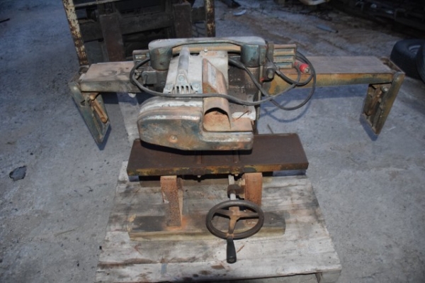 ขายเครื่องไสไม้กับโครกไม้ makita สภาพพร้อมใช้งาน ราคา 25,000 บาท