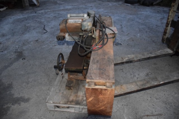 ขายเครื่องไสไม้กับโครกไม้ makita สภาพพร้อมใช้งาน ราคา 25,000 บาท