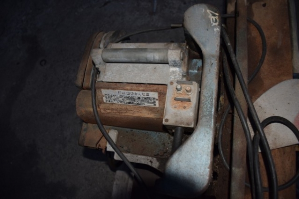 ขายเครื่องไสไม้กับโครกไม้ makita สภาพพร้อมใช้งาน ราคา 25,000 บาท