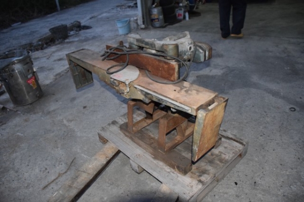 ขายเครื่องไสไม้กับโครกไม้ makita สภาพพร้อมใช้งาน ราคา 25,000 บาท