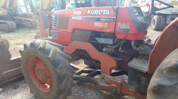 ขายรถไถ KUBOTA M9000 เอกสารเล่มทะเบียนครบ อุปกรณ์มีแค่ผานดันหน้า ราคาต่อรองได้ครับ ขายรถไถ KUBOTA M9000 เอกสารเล่มทะเบียนครบ อุปกรณ์มีแค่ผานดันหน้า ราคาต่อรองได้ครับ