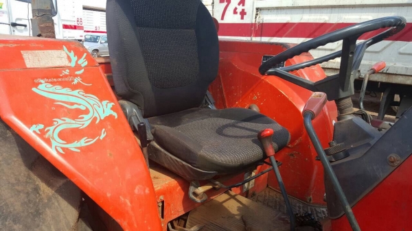 ขายรถไถ KUBOTA M9000 เอกสารเล่มทะเบียนครบ อุปกรณ์มีแค่ผานดันหน้า ราคาต่อรองได้ครับ ขายรถไถ KUBOTA M9000 เอกสารเล่มทะเบียนครบ อุปกรณ์มีแค่ผานดันหน้า ราคาต่อรองได้ครับ