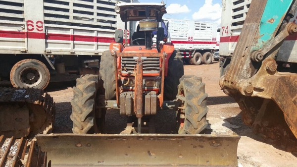 ขายรถไถ KUBOTA M9000 เอกสารเล่มทะเบียนครบ อุปกรณ์มีแค่ผานดันหน้า ราคาต่อรองได้ครับ ขายรถไถ KUBOTA M9000 เอกสารเล่มทะเบียนครบ อุปกรณ์มีแค่ผานดันหน้า ราคาต่อรองได้ครับ