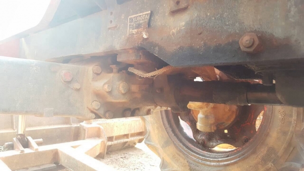 ขายรถไถ KUBOTA M9000 เอกสารเล่มทะเบียนครบ อุปกรณ์มีแค่ผานดันหน้า ราคาต่อรองได้ครับ ขายรถไถ KUBOTA M9000 เอกสารเล่มทะเบียนครบ อุปกรณ์มีแค่ผานดันหน้า ราคาต่อรองได้ครับ