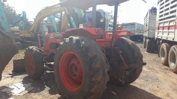 ขายรถไถ KUBOTA M9000 เอกสารเล่มทะเบียนครบ อุปกรณ์มีแค่ผานดันหน้า ราคาต่อรองได้ครับ ขายรถไถ KUBOTA M9000 เอกสารเล่มทะเบียนครบ อุปกรณ์มีแค่ผานดันหน้า ราคาต่อรองได้ครับ