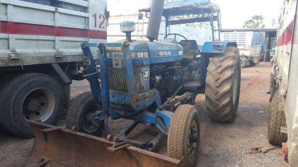 ขายรถไถ FORD 5500 เอกสารเล่มทะเบียนครบ เครื่อง T2 ยางดี คานหน้าเปลี่ยนแล้วติดคีบได้เลย อุปกรณ์มีแค่ผานดันหน้า ราคาต่อรองได้ครับ