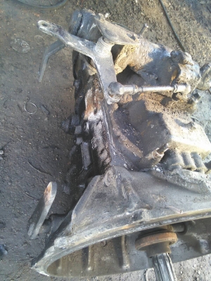 ขายเกียร็อกกี้175สองเพลาดั้ม6เกียเดินหน้าเกียดีไม่มีหลุดใช้ได้ปกติพร้อมเกียฝาก  ติต่อ คุณ อ๊อฟ พิจิตร 086-737-9991