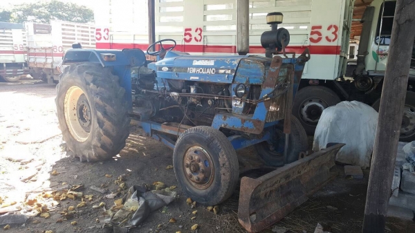 ขายรถไถ FORD 6600 เครื่อง T5 สภาพพร้อมใช้งาน เอกสารเล่มทะเบียนครบ อุปกรณ์มีผานดันหน้า และผาน 5 เปลี่ยนคานหน้าใหญ่แล้วครับ