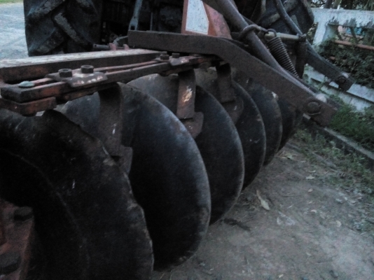 ขาย 35000 บาท ผาน 7 ใบ 26 นิ้ว ใส่รถไถใหญ่ 50-95 แรง