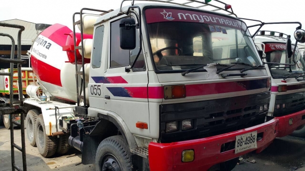 รถโม่ปูน 6คิว