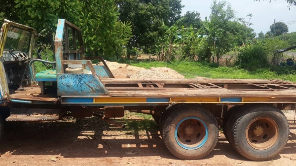 ขายสิบล้อ ISUZUหน้ายาว เทรลเลอร์ เพลาเดียวไม่มีเอกสาร สภาพพร้อมใช้งาน ขึ้น120-3อยู่ครับ