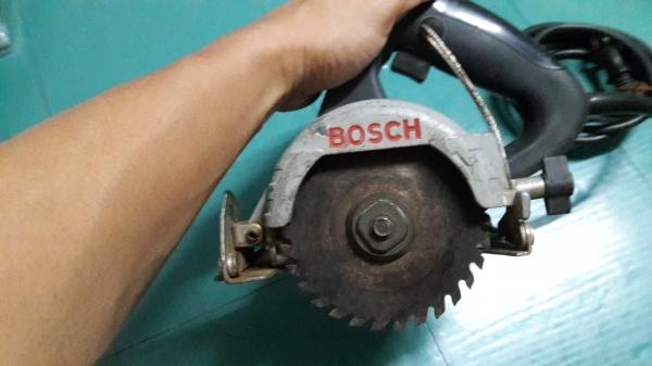 ขายเลื่อยวงเดือนตัดคอนกรีตและไม้ BOSCH ขนาด4 นิ้ว