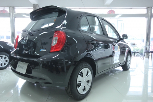 ขาย Nissan March 2015 นิสสัน มาร์ช มือหนึ่ง  ดาว 40000 ส่ง