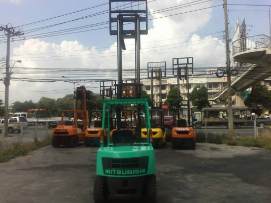 Mitsubishi F14C-30ขนาด3ตัน เสาสูง4เมตร เครื่องยนต์ดีเซล เกียร์ธรรมดา ชั่วโมงการใช้งาน3114ชม.ราคาต่อรองได้