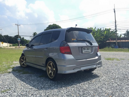 HONDA  JAZZ 1.5 v-tec  ปี 2007  ติดแก็ส  LPG แก็สหัวฉีด แก็สใช้ได้ 2 ระบบเลยครับ ทั้งน้ำมัน และแก็ส แต่งซิ่งสวย เครื่องดี ขับดีมากครับ ขับนิ่มครับ  แม็กขอบ 17 ยางปี 13