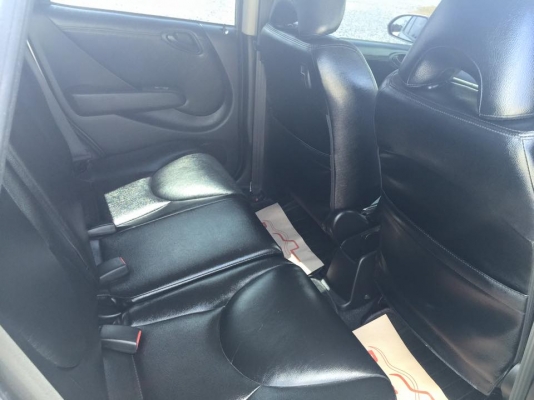 HONDA  JAZZ 1.5 v-tec  ปี 2007  ติดแก็ส  LPG แก็สหัวฉีด แก็สใช้ได้ 2 ระบบเลยครับ ทั้งน้ำมัน และแก็ส แต่งซิ่งสวย เครื่องดี ขับดีมากครับ ขับนิ่มครับ  แม็กขอบ 17 ยางปี 13