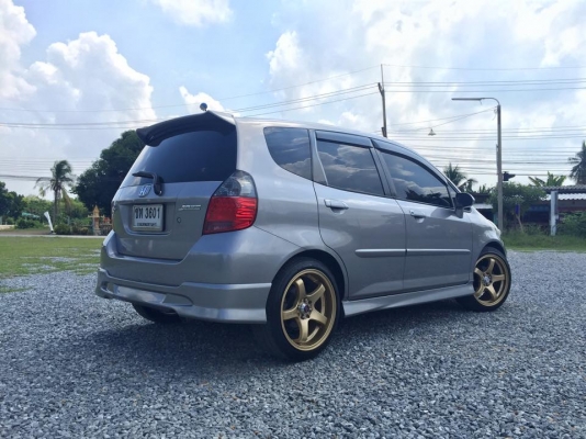 HONDA  JAZZ 1.5 v-tec  ปี 2007  ติดแก็ส  LPG แก็สหัวฉีด แก็สใช้ได้ 2 ระบบเลยครับ ทั้งน้ำมัน และแก็ส แต่งซิ่งสวย เครื่องดี ขับดีมากครับ ขับนิ่มครับ  แม็กขอบ 17 ยางปี 13
