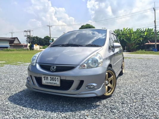 HONDA  JAZZ 1.5 v-tec  ปี 2007  ติดแก็ส  LPG แก็สหัวฉีด แก็สใช้ได้ 2 ระบบเลยครับ ทั้งน้ำมัน และแก็ส แต่งซิ่งสวย เครื่องดี ขับดีมากครับ ขับนิ่มครับ  แม็กขอบ 17 ยางปี 13