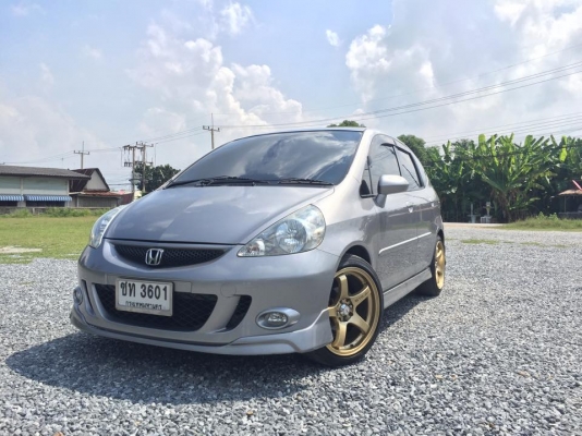 HONDA  JAZZ 1.5 v-tec  ปี 2007  ติดแก็ส  LPG แก็สหัวฉีด แก็สใช้ได้ 2 ระบบเลยครับ ทั้งน้ำมัน และแก็ส แต่งซิ่งสวย เครื่องดี ขับดีมากครับ ขับนิ่มครับ  แม็กขอบ 17 ยางปี 13