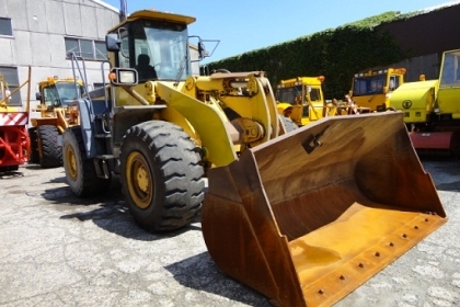 ขายด่วนรถตักล้อยาง KOMATSU WA400-3EA ปี2000 เก่าญี่ปุ่น    สภาพสวยมาก ๆๆ ใช้งานน้อย เครื่องดำ พร้อมใช้งาน