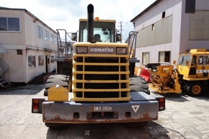 ขายด่วนรถตักล้อยาง KOMATSU WA400-3EA ปี2000 เก่าญี่ปุ่น    สภาพสวยมาก ๆๆ ใช้งานน้อย เครื่องดำ พร้อมใช้งาน