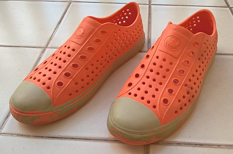 รองเท้ายาง สีสดใส ยี่ห้อ YASILU สภาพ 90\%