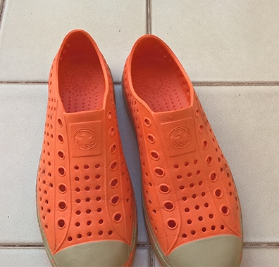 รองเท้ายาง สีสดใส ยี่ห้อ YASILU สภาพ 90\% รองเท้ายาง สีสดใส ยี่ห้อ YASILU สภาพ 90\%