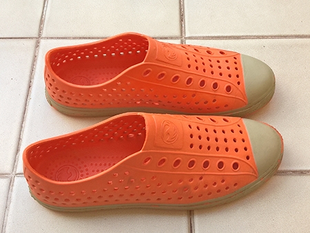 รองเท้ายาง สีสดใส ยี่ห้อ YASILU สภาพ 90\% รองเท้ายาง สีสดใส ยี่ห้อ YASILU สภาพ 90\%