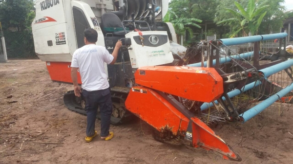 ขายรถเกี่ยว DC95GMไม่มีคนขับทำงานประจำไม่มีเวลาพร้อมเทเลอร์