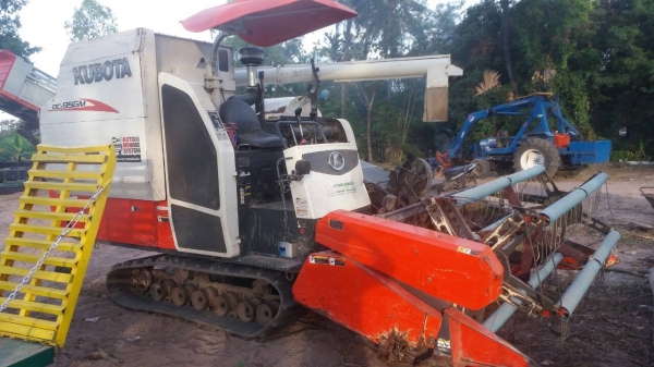 ขายรถเกี่ยว DC95GMไม่มีคนขับทำงานประจำไม่มีเวลาพร้อมเทเลอร์