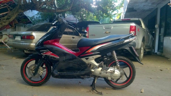 ขายลูกเดียว air blade ปี2550 ขายไม่แพงไว้ขี่ใช้งาน มีเล่มเอกสารครบ ขายลูกเดียว air blade ปี2550 ขายไม่แพงไว้ขี่ใช้งาน มีเล่มเอกสารครบ