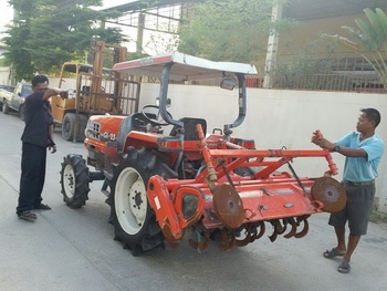 ขาย รถไถนานั่งขับ KUBOTA 25 แรง สภาพสวย 2 เพลา ขับ 4 WD ขาย รถไถนานั่งขับ KUBOTA 25 แรง สภาพสวย 2 เพลา ขับ 4 WD