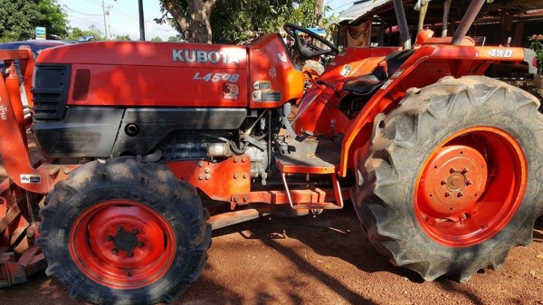 รถแทรกเตอร์มือสอง L4508DT รถในตำนานสวยๆเดิมๆทุกจุด ทนคุ้มค่าสุดๆ ใบมีดดันดิน ผานพรวน265,000บ. รถสวยสภาพดี ราคาถูก  ต้นทุนต่ำ ที่เพชรรุ่งเรือง แทร็กเตร์ มีให้เลือกกันหลายรุ่นครับ