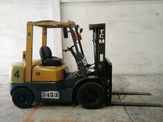 +++ ขายโฟล์คลิฟท์  T.C.M. FD25  ขนาด  2.5  ตัน  เครื่องยนต์ดีเซล  ISUZU   เสา  4.5  เมตร  3  สเต็ป  เกียร์ออโตเมติค  ยางตันครับ