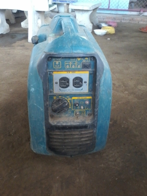 ขายเครื่องปั่นไฟขนาด 110 โวลต์ เครื่องยนต์เบนซิน 1 สูบ เก่านอก ขายราคา 4,500 บาท