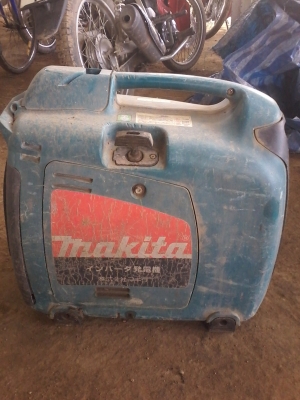 ขายเครื่องปั่นไฟขนาด 110 โวลต์ เครื่องยนต์เบนซิน 1 สูบ เก่านอก ขายราคา 4,500 บาท