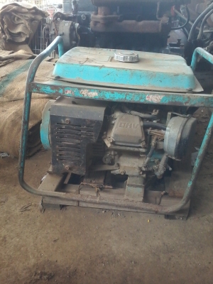 ขายเครื่องปั่นไฟขนาด 110 โวลต์ เครื่องยนต์เบนซิน 1 สูบ เก่านอก ขายราคา 4,500 บาท