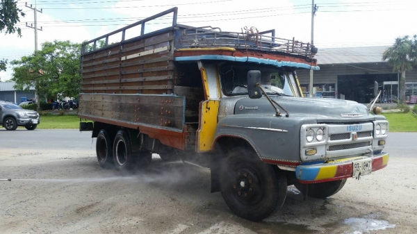 ขายรถบรรทุก 10 ล้อหัวยาว รถล่อง เพลาเดียว เครื่อง6BD1- 165 แรงม้าปั้มลม ภาษีขาด1ปี เล่มพร้อมโอน ราคา 220000 ต่อรองด่วน