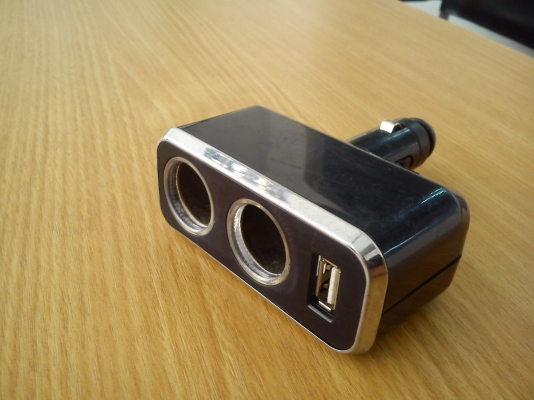 ช่องต่อพ่วงไฟที่จุดบุหรี่ แบบ2ช่อง มีที่เสียบUSB