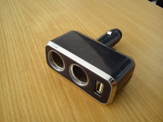 ช่องต่อพ่วงไฟที่จุดบุหรี่ แบบ2ช่อง มีที่เสียบUSB ช่องต่อพ่วงไฟที่จุดบุหรี่ แบบ2ช่อง มีที่เสียบUSB