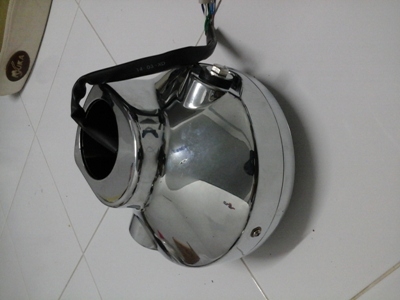 ขายชุดโคมไฟหน้าพร้อมเลน ราคา 350 บาท มีให้เลือก 2 สี สีดำกับโครเมียม แปลงใส่ SR ได้