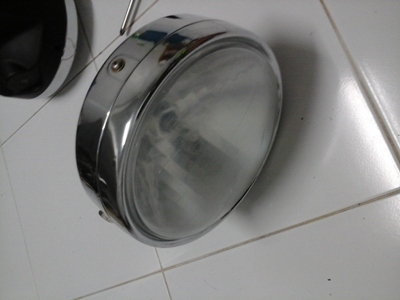 ขายชุดโคมไฟหน้าพร้อมเลน ราคา 350 บาท มีให้เลือก 2 สี สีดำกับโครเมียม แปลงใส่ SR ได้