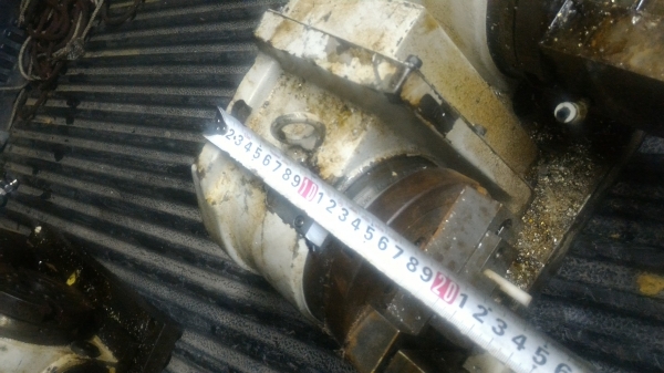 หัวแบ่งโรตารี่แบบใช้มอเตอร์ขับเคลื่อน ยี่ห้อ YUASA จากญี่ปุ่น ขนาดหน้าจาน 13 ซม. เป็นแบบหมุนทั้งคู่พร้อมกัน