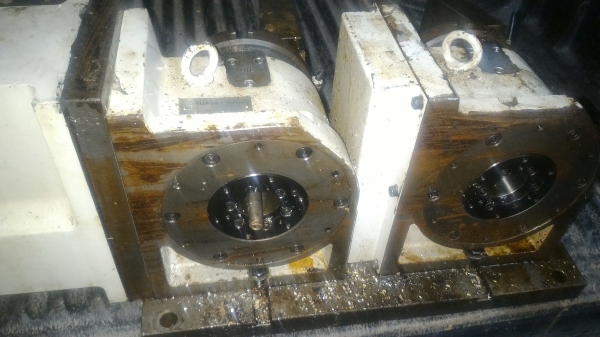 หัวแบ่งโรตารี่แบบใช้มอเตอร์ขับเคลื่อน ยี่ห้อ YUASA จากญี่ปุ่น ขนาดหน้าจาน 13 ซม. เป็นแบบหมุนทั้งคู่พร้อมกัน