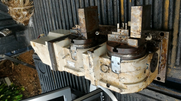 หัวแบ่งโรตารี่แบบใช้มอเตอร์ขับเคลื่อน ยี่ห้อ YUASA จากญี่ปุ่น ขนาดหน้าจาน 13 ซม. เป็นแบบหมุนทั้งคู่พร้อมกัน