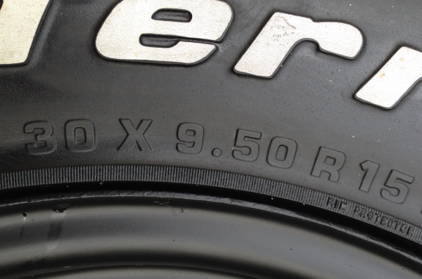 ล้อกะทะผ่า15 6รู139 กว้าง 8 นิ้ว off -30 พร้อมยาง All BF goodrich 30 9.5 R15 ปลายปี11 ดอกเต็ม ใช้ได้อีกหลายปี