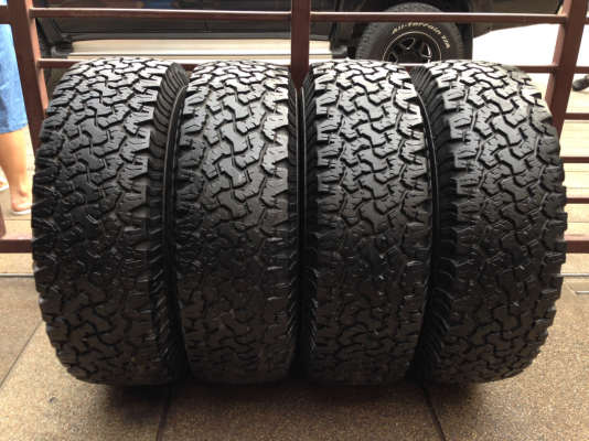 ล้อกะทะผ่า15 6รู139 กว้าง 8 นิ้ว off -30 พร้อมยาง All BF goodrich 30 9.5 R15 ปลายปี11 ดอกเต็ม ใช้ได้อีกหลายปี