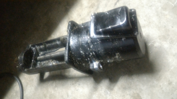 ป็้มดูดจ่ายน้ำมัน (COOLANT PUMP )เพื่อหล่อลื่นและหล่อเย็นขณะที่ทำงานขึ้นรูปชิ้นงาน