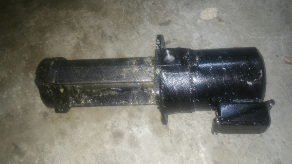 ป็้มดูดจ่ายน้ำมัน (COOLANT PUMP )เพื่อหล่อลื่นและหล่อเย็นขณะที่ทำงานขึ้นรูปชิ้นงาน